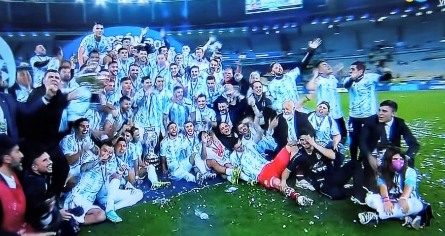 #Argentina Campeón! Me sumo a la alegría infinita de mí pueblo! Y al pueblo hermano brasilero fuera #Bolsonaro!