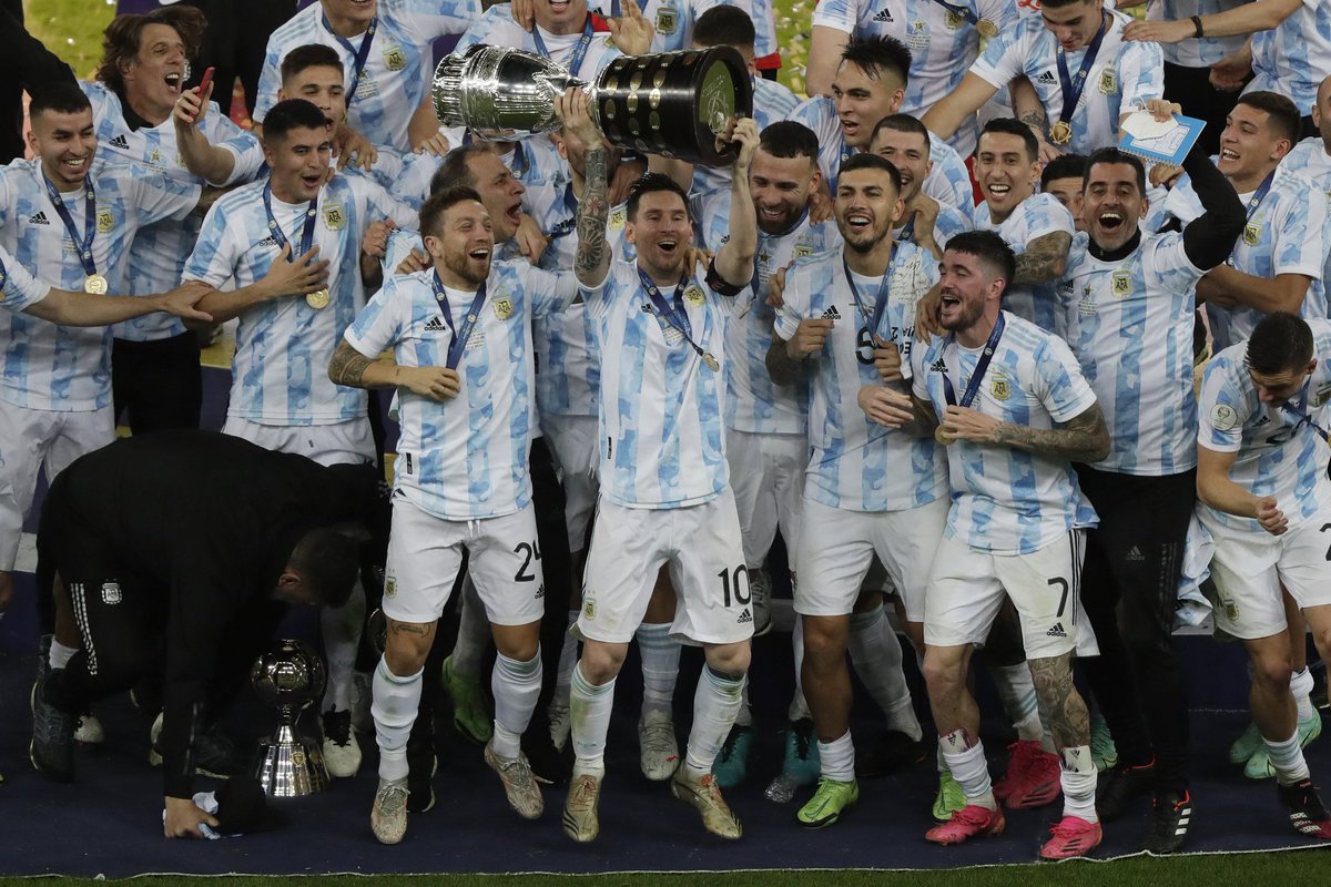 GOLPERUoficial's tweet image. ¡ARGENTINA CAMPEÓN DE LA COPA AMÉRICA! 🇦🇷🏆⚽

#AlientaDesdeCasa