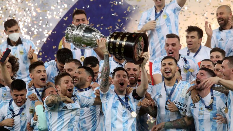 Esa hermosa sensación de festejar en Brasil 😉. ¡Vamos Argentina! 🇦🇷 ¡Campeones de la Copa América! 🏆