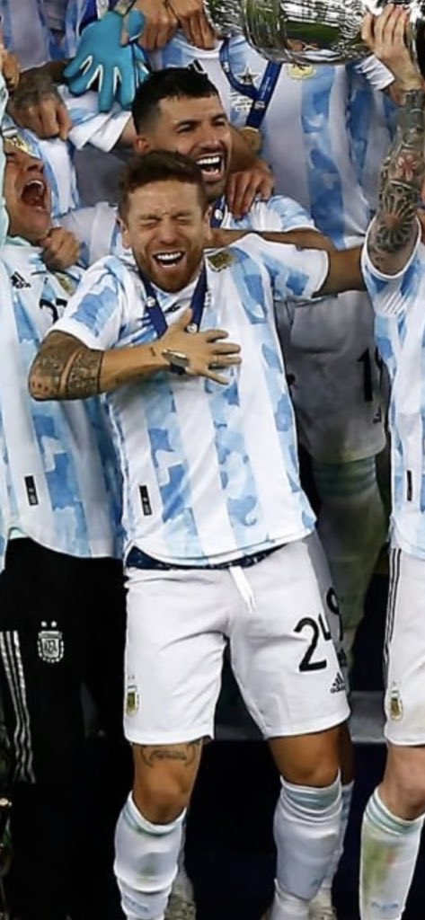 TodoSL1's tweet photo. Todo muy lindo pero el Papu estuvo a punto de un paro por tanta emoción 😂😂 https://t.co/rAXvgQmSxf