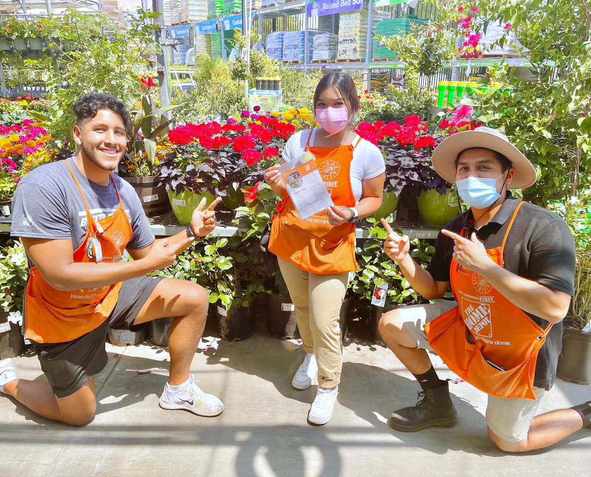 Chuy (@chuyacosta601) on Twitter photo I had a customer ask to speak to me in regards to Lizetteโs excellent customer service and how she went above and beyond to help the customer find what she needed. So it was only right she be recognized for her GET behaviors! <a href="/bennyattmma/">Benny Delgado</a> <a href="/andresms07/">Drew Mtz</a> <a href="/EditReyes4/">Edit Reyes</a> <a href="/LisaFerence/">Lisa Ference</a> I had a customer ask to speak to me in regards to Lizetteโs excellent customer service and how she went above and beyond to help the customer find what she needed. So it was only right she be recognized for her GET behaviors! <a href="/bennyattmma/">Benny Delgado</a> <a href="/andresms07/">Drew Mtz</a> <a href="/EditReyes4/">Edit Reyes</a> <a href="/LisaFerence/">Lisa Ference</a>
