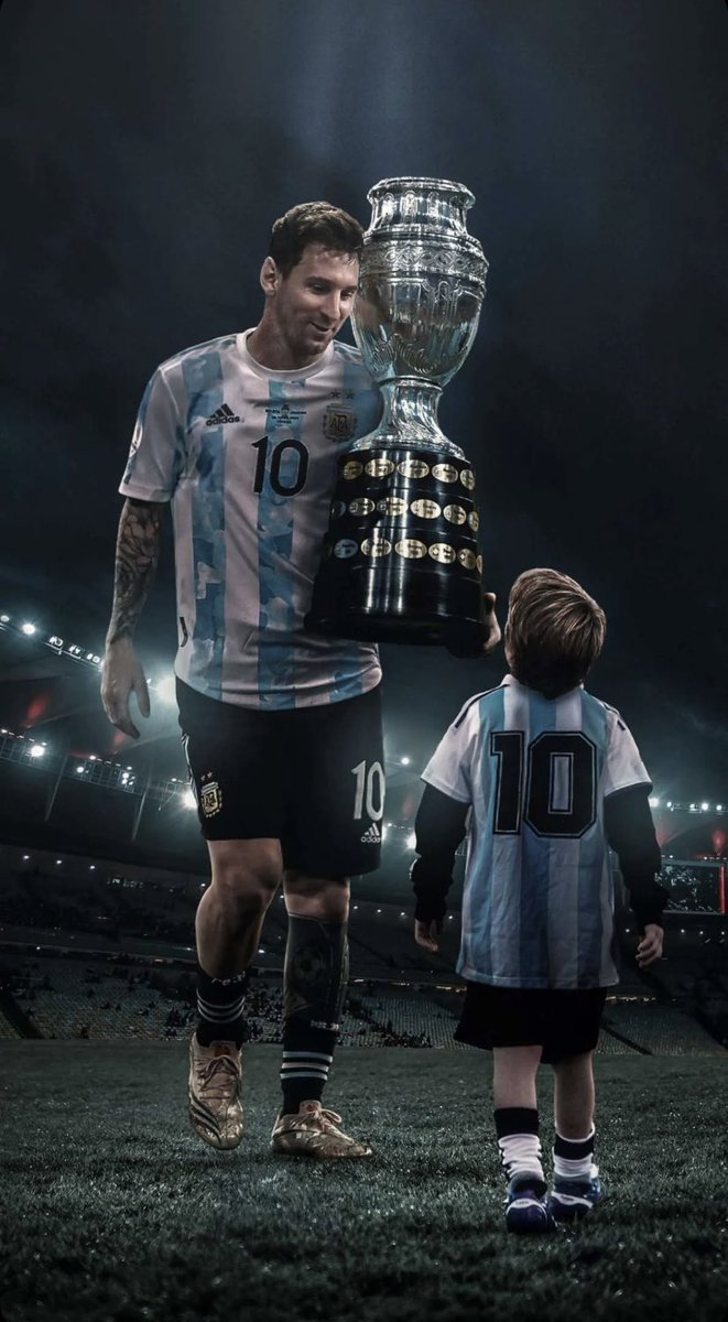 Ta jouer ton premier Match avec l’équipe nationale de l’Argentine en 2004. T’es venue, ta vue et ta vaincue l’monde du foot félicitations à toi the #GOAT tu peux prendre ta retraite maintenant 👏🏾🙏🏾. Dommage que Maradona n’soit plus de s’monde pour célébrer s’moment à nos côté🕊🙌🏾