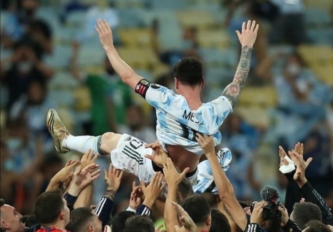 AksaraLuthfi's tweet photo. Definisi Usaha Tidak Akan Mengkhianati Hasil 🤲😭
Akhir Penantian Panjang King Leo Messi Mempersembahkan Juara untuk Tim Nasionalnya 🏆
Setelah beberapa kali Gagal di Final 🥀

VAMOS ARGENTINA 🇦🇷🙌 😭😭
#CopaAmericaFINAL #Argentina #CopaAmerica #Messi https://t.co/xwYTuhn9hS