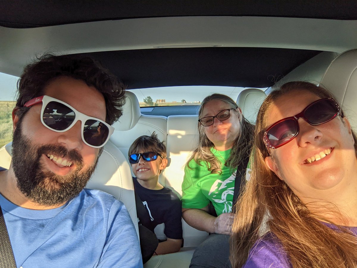 BrittPTeaches's tweet photo. @NISDLieck #LueckSelfieChallenge #vacationselfie #familyselfie https://t.co/9kKXvPPy1a