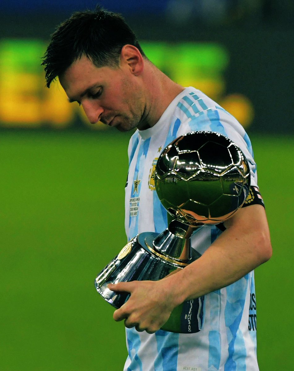 M10GOAT's tweet photo. جوائز 'لاعب البطولة' مع المنتخب :

🇦🇷 الأسطورة ليونيل ميسي - 5 مرات 
🇧🇷 بيليه - مرتين 
🇦🇷 مارادونا - 1 مرة 

🇵🇹 كريستيانو رونالدو - 0 https://t.co/H2sKUSOQWy