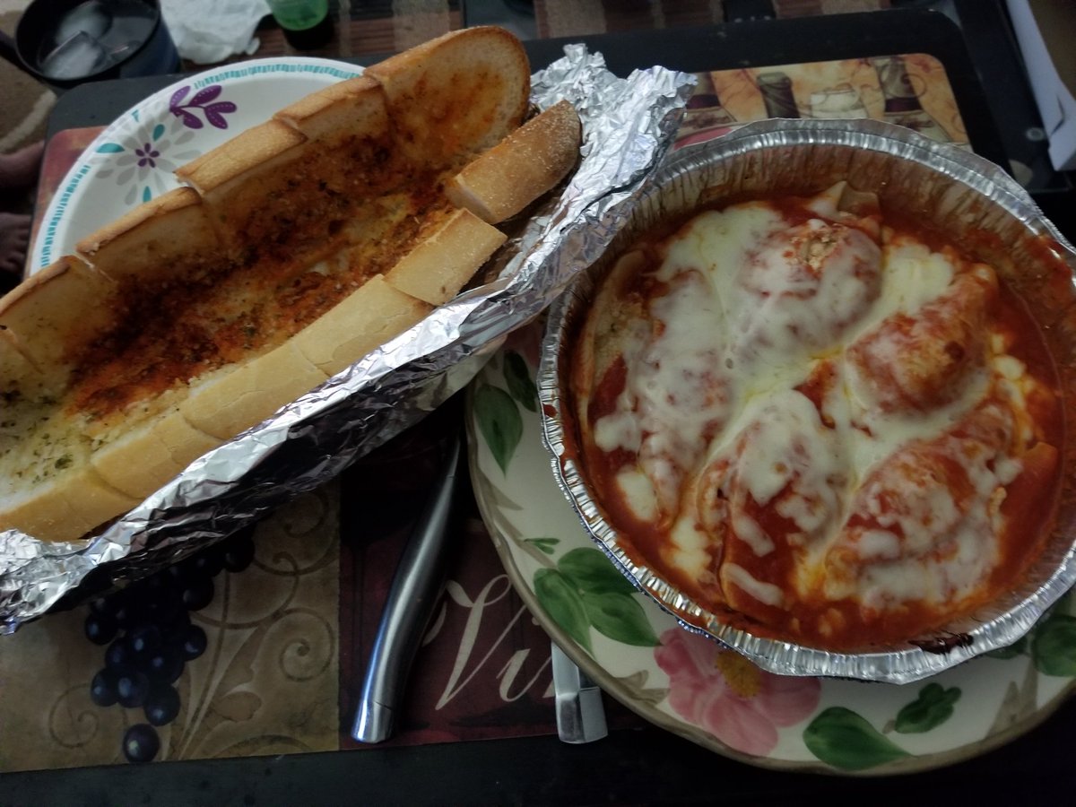 JohnLukeNYC's tweet image. #DinnerTime #StuffedShells &amp;amp; #GarlicBread From The Local Pizzeria #Yummy