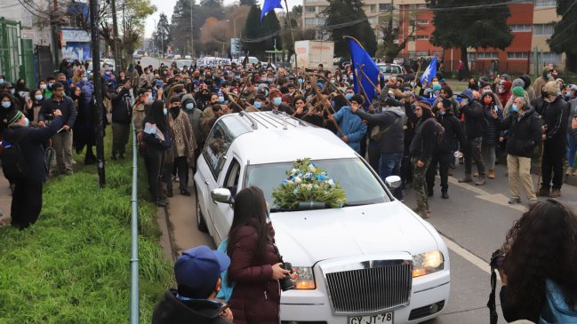Cooperativa's tweet photo. Marcelo Catrillanca: El Gobierno pensó que asesinaría al hijo de Héctor Llaitul, pero se equivocó #CooperativaEnCasa https://t.co/Abjz2Dbzfx https://t.co/HANDylQxrL
