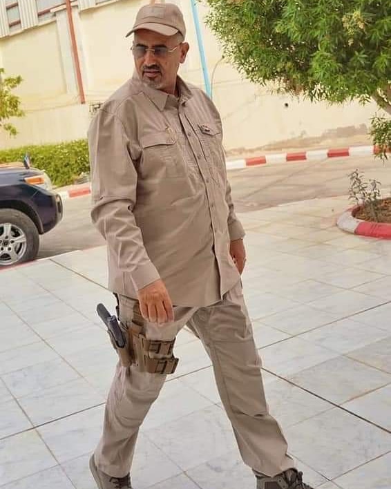 اليوم هذي الصورة فازت بأقوى صورة لهذا الموسم.... كم انتم محظوظين في هذا القائد البطل.... اريد اشوف كم متابع يتابعني من جيش محبي القائد عيدروس الزبيدي.... الكل يثبت وجودة نريد أكبر عدد ممكن.

#المجلس_الانتقالي_الجنوبي