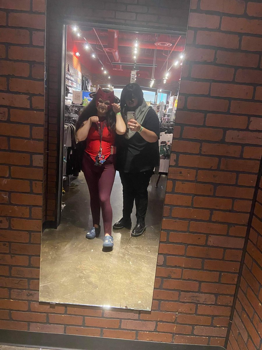 Shorty31504953's tweet photo. Had a great second day at indy popcon
I'd like to say that if you asked for my picture and I looked awkward, im so sorry for that I'm just a very unphotogenic person 😂.  all that said if you have pictures of me I'd love to see them! @IndyPopCon  #indypopcon #popcon #cosplay https://t.co/Rf1WLN6gDD