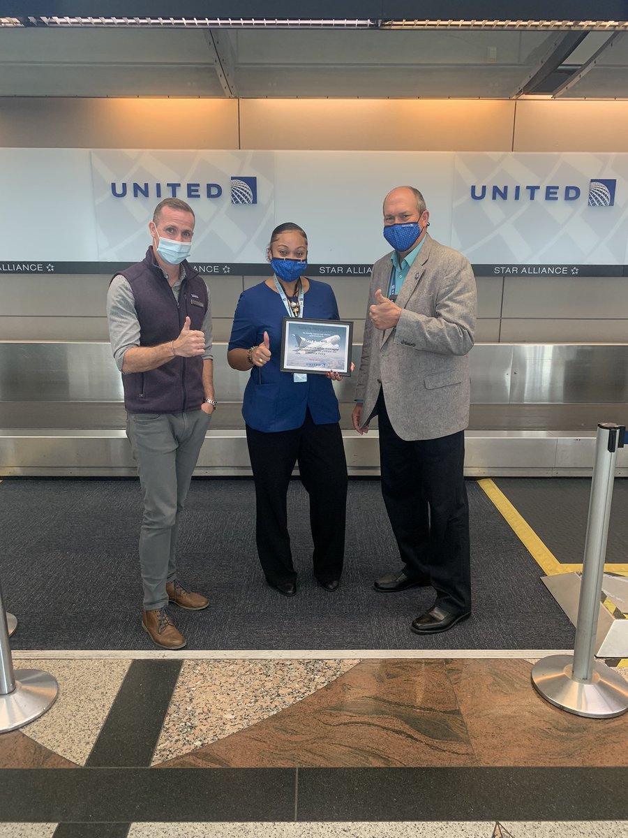 ThomasReady5's tweet photo. Thank you for always keeping safety first Ivory! You saved the day by making your announcements and helping a passenger realize that they had a lithium battery in their checked bag which was safely removed! @Troyunited1 @AOSafetyUAL @jonathangooda @MattatUnited https://t.co/qxhUT3SsxJ