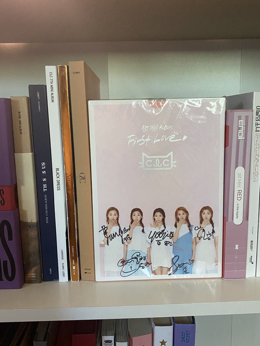 StanCLC4's tweet image. A better look at my @CUBECLC albums 😖❤️🥳