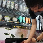 ステキ、新宿駅構内に花が買える自動販売機が登場!