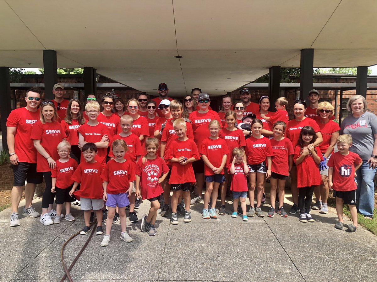 Thankful for the Serve Day project at OMES today! These volunteers cleared debris, trimmed trees, spread pine straw, power washed sidewalks, pulled weeds, washed windows, picked up sticks, and delivered books to classrooms! We are incredibly grateful for your service!