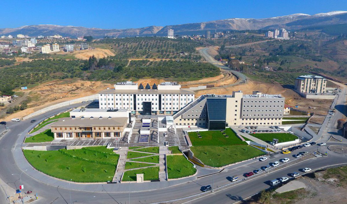 Türkiye’de bir ilk!

Dulkadiroğlu Kamu Külliyesi,
Tek ve ilk olma özelliğiyle Kahramanmaraş’ın haklı gururu oldu!

Belediye Hizmet Binası, Kaymakamlık Binası, Emniyet Binası ve Sosyal alanlar kapsıyor. 
Emeği geçenlere teşekkürler!

Ya bizim Urfa?

#DulkadiroğluKamuKülliyesi