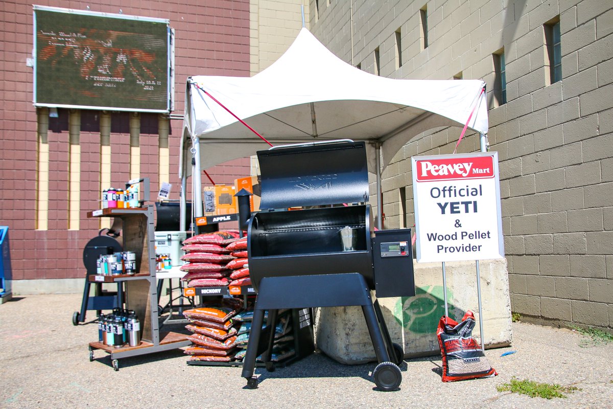 .@PeaveyMart official #YETI and #WoodPellet provider of #SmokeWindandFire - @KCBBQSOCIETY #BBQCompetition- smokewindandfire.ca
.
,
#yql #lethbridge #smokewindandfire #bbqcompetition #alberta #canada #HickoryStreet @TourismLeth @albertapork @VisitLethbridge #yyc #yeg #yxh #yxe