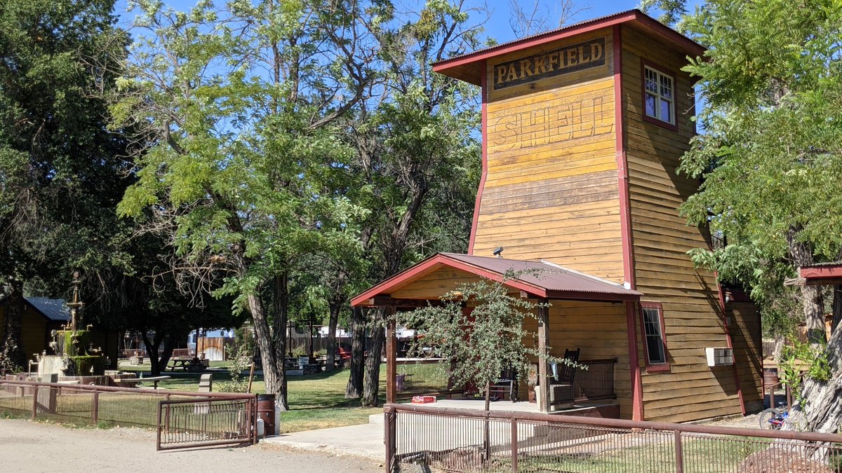 danncianca's tweet photo. Doing a little weather tourism today in Parkfield, California. The temp drops to around 109°F when the breeze picks up, but when it's calm... 🔥🔥🔥
#CAwx @erika_kion @NWSBayArea 
#AlwaysChasing https://t.co/dGOKMirjmu