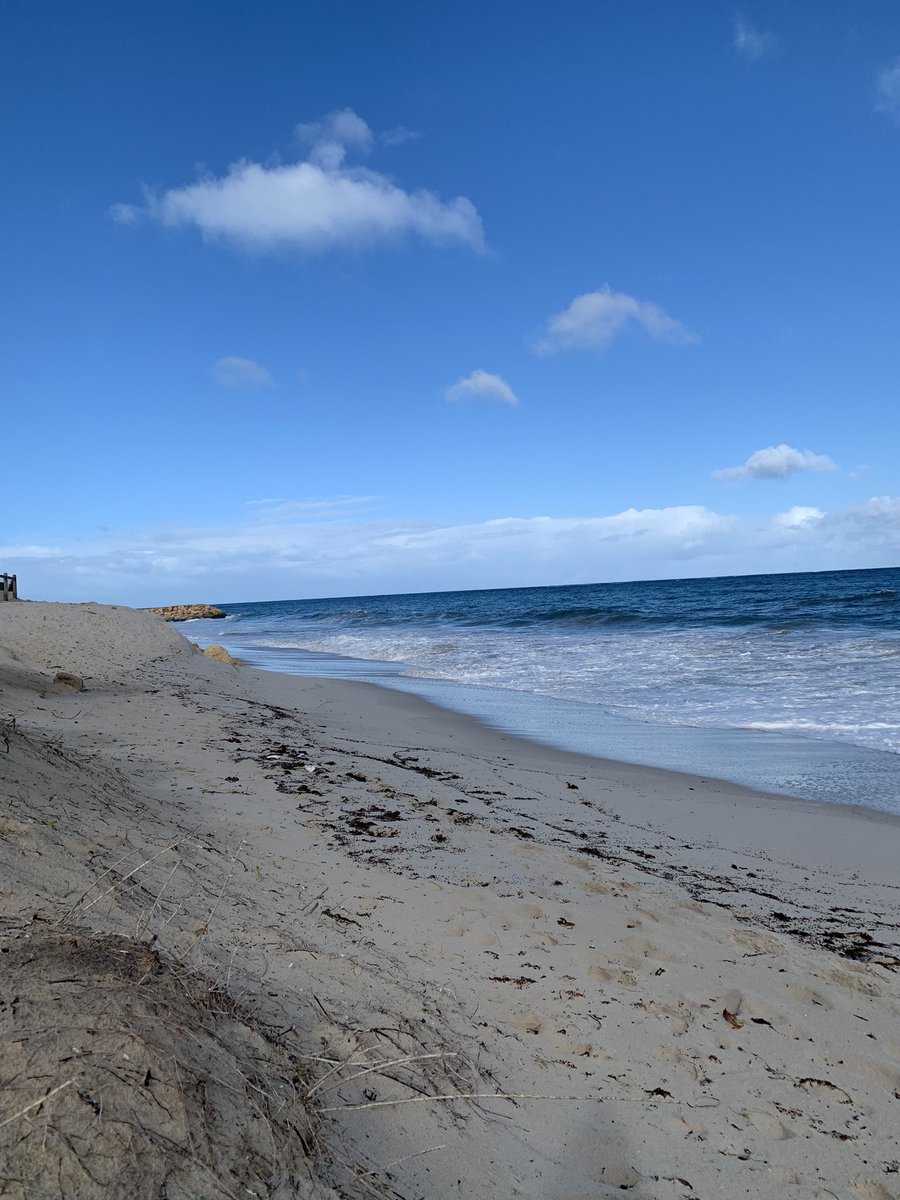 MMG9898's tweet photo. Yesterday was a choppy beach day but the sun still came out and it’s ages since I’ve been for a little trot! A beautiful winter day. Run number 13  #MichelleRuns #QuinnsRocks #Australia   #KeepITfit https://t.co/FCx5iKWx1m