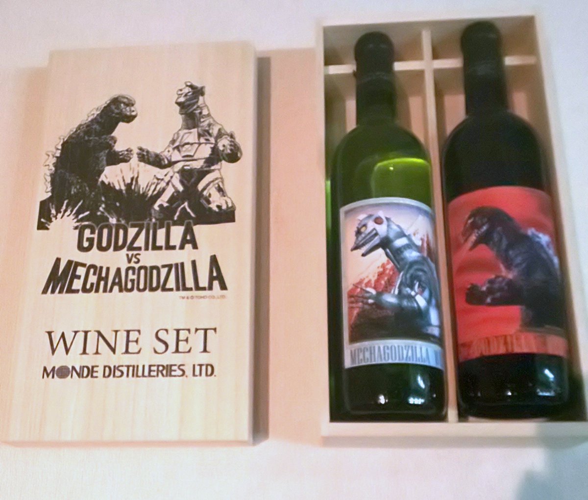 山梨の #特撮のDNA でも見本展示してあった、 日本酒｢ゴジラ対ガイガン 