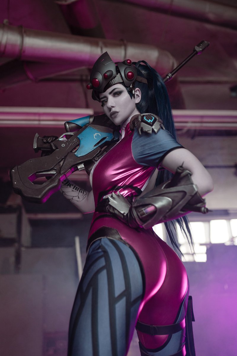 My darlings, since i know a lot of you here are Overwatch players and fans just like me, i want you to let me know who do you like better with me as a cosplayer, Tracer or Widowmaker? And if you'd love to see another skin of that character by me, which one would it be? ♥️♥️ https://t.co/yGYYjcivSC