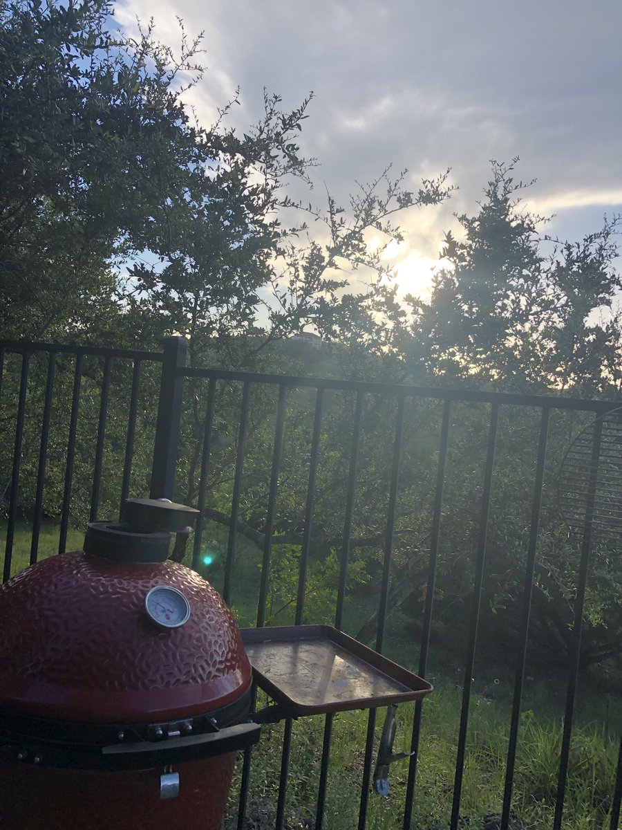 Pretty Texas sky over the smoker tonight. Be well y’all!
#getoutinit #kamadojoenation