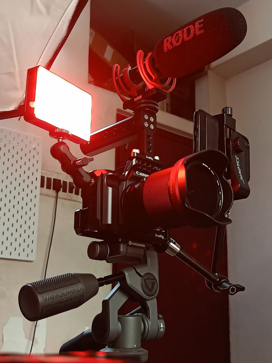 RivuSourav's tweet photo. Just yesterday got my @SmallRigGlobal Camera Cage and handel , Rigged it up with my New #VideoMicNTG by @rodemics and my #AputureMc by @AputureLighting 😍 … wt my canon.
.
.
how’s the setup looking ? https://t.co/m1ZWScTg5E