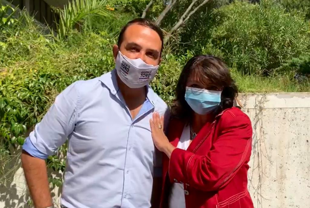 ClaudiaPizarro's tweet photo. Mañana, la comuna vecina de San Ramón tiene una oportunidad de comenzar a construir una nueva historia. Una historia limpia, digna y democrática. Una historia junto a la gente sencilla. Una historia de la mano de @GustavoToroSR
Aguante, Gustavo Toro! 💜🦋 https://t.co/ZB0R5fD1SL