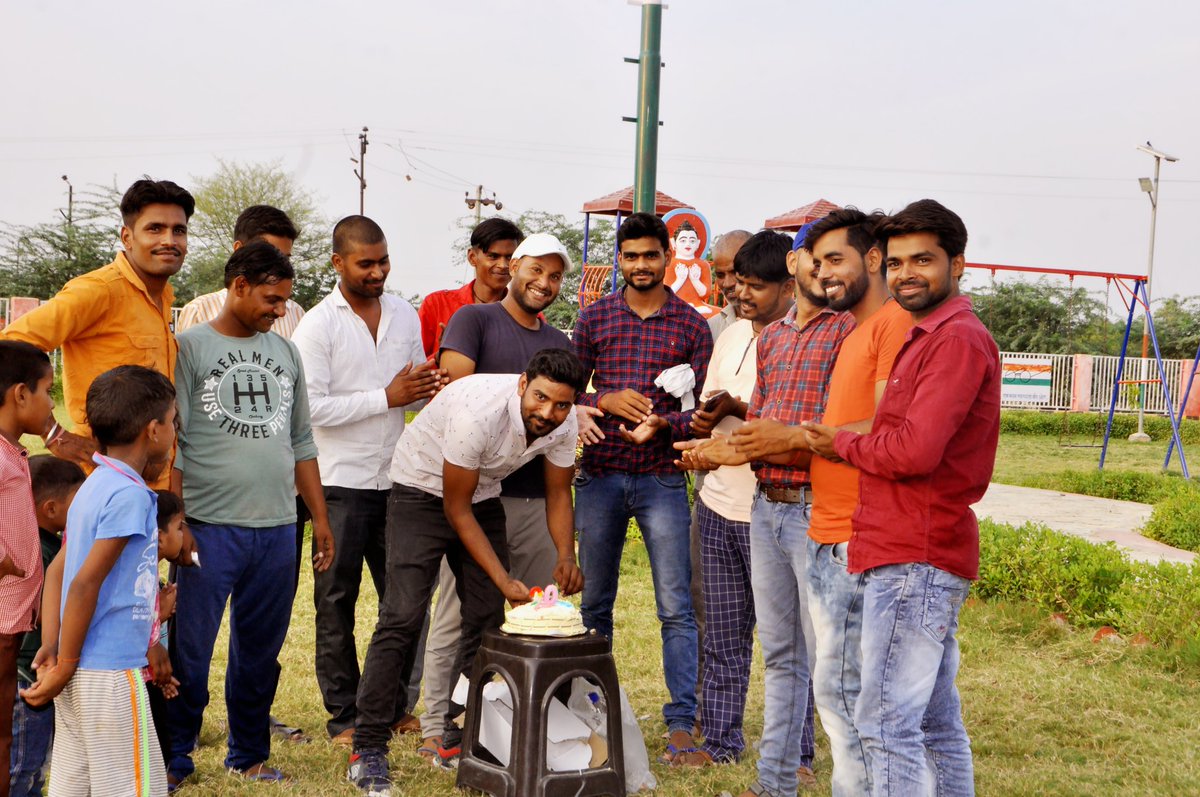 VikramS28's tweet photo. मेरे जन्मदिवस पर मुझे शुभकामनाओं के रूप में अपना आशीर्वाद एवं प्यार देने के लिए आप सभी लोगों का तहे दिल से आभार व्यक्त करता हूँ ।और आप से गुज़ारिश करता हूँ कि यह आशीर्वाद और प्यार आप हमेशा बनाये रहे ।
#happybirthday

         नमो बुद्धाय https://t.co/RAuS9OrpkB