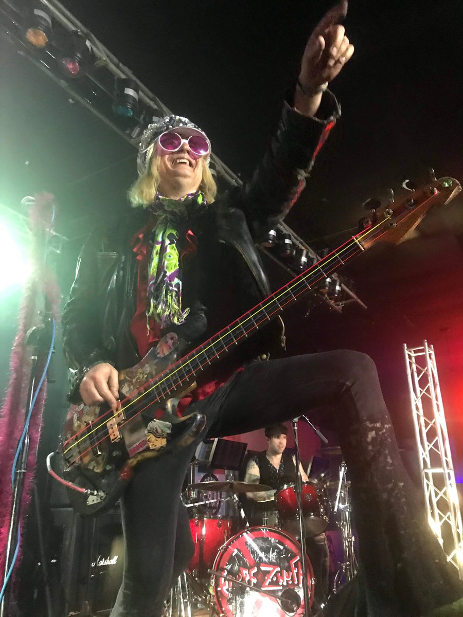 tom_effinger's tweet image. Here’s some pics to honor the 1st birthday of #BrainwashedGeneration from one of the last shows I saw in 2019 of the amazing @EnuffZnuff Meeting @ChipZnuff was a major highlight. Amazing person and important ambassador for rock and roll✌️
@KruegerFAngel 
@clanceman65