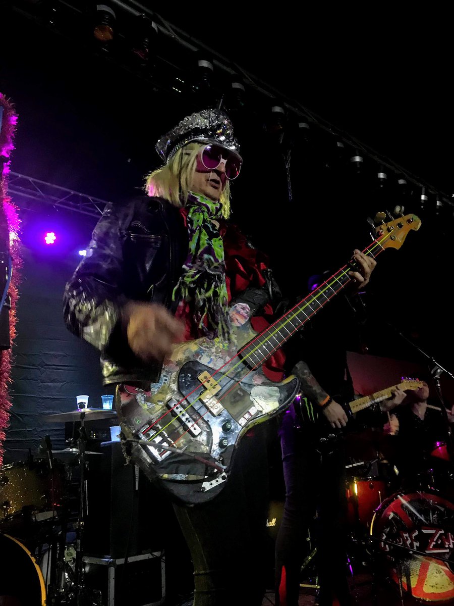 tom_effinger's tweet image. Here’s some pics to honor the 1st birthday of #BrainwashedGeneration from one of the last shows I saw in 2019 of the amazing @EnuffZnuff Meeting @ChipZnuff was a major highlight. Amazing person and important ambassador for rock and roll✌️
@KruegerFAngel 
@clanceman65