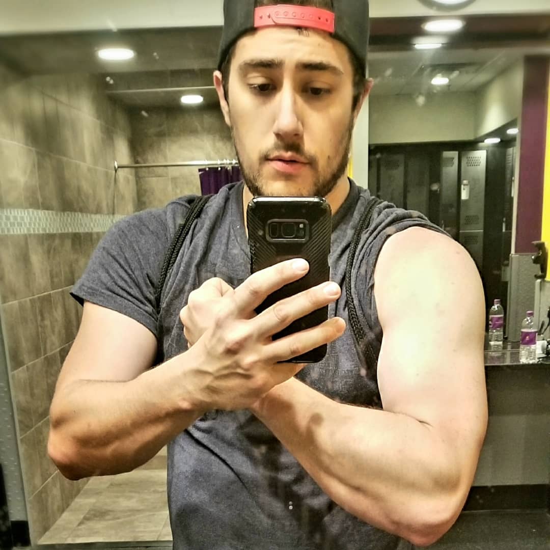 Kazmatix_'s tweet photo. 22 lbs down! Time to build up!! We dont stop here!! #fitness #gamer #FitnessMotivation #scendit #fitnessjourney #singledad https://t.co/G2cXzYnkkf