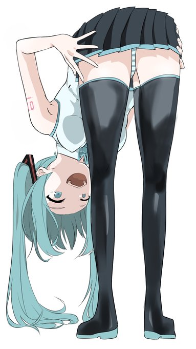 #初音ミクを描くと元気が出る 
#この構図が描けたら神絵師確定
無論わたくしは惨敗でございます 