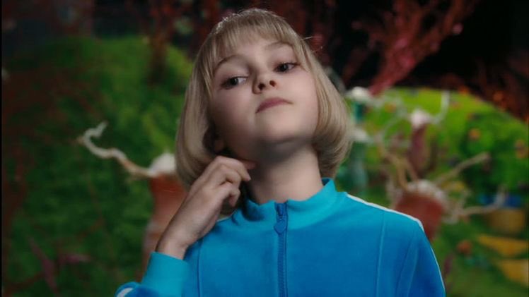 טוויטר 𝗠𝗼𝗹𝗹𝘆 בטוויטר チャーリーとチョコレート工場のバイオレットが 何かを食べる時は噛んでいたガムを耳裏に一旦保管すると言うのが幼い私に衝撃を与え 真似していた時期がある だけどガムが髪に絡まって伸ばしていた髪を泣きながら切る羽目になって以来