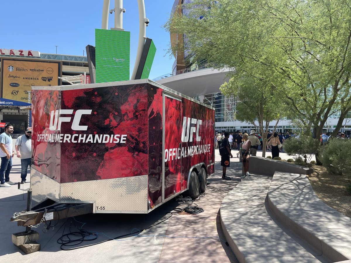 AlphaGraphicsVV's tweet image. No matter who wins tonight, we all win because @ufc supports local small businesses like ours. Thank you @danawhite @BDA_Sports #UFC264 #espnplus