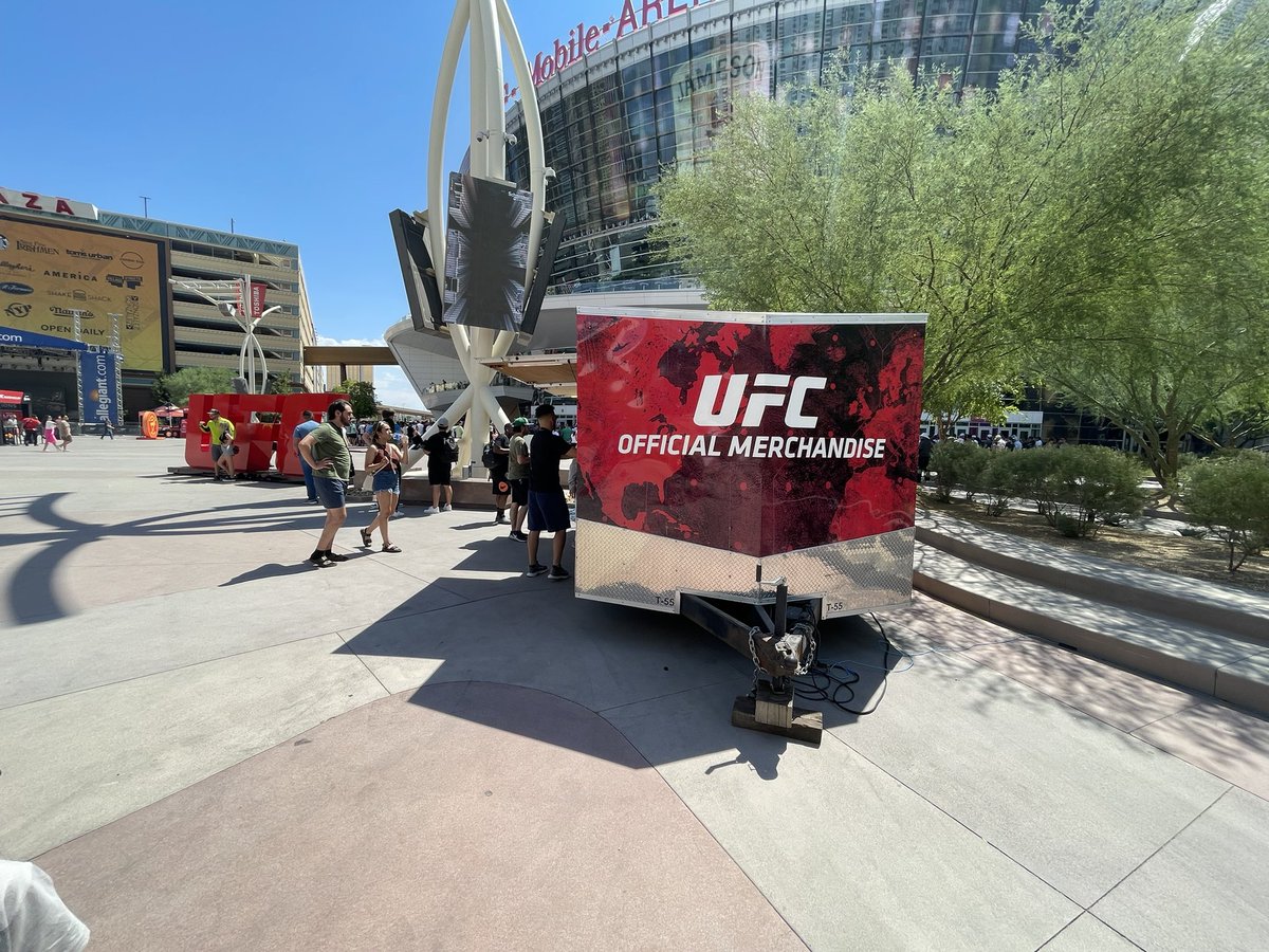 AlphaGraphicsVV's tweet image. No matter who wins tonight, we all win because @ufc supports local small businesses like ours. Thank you @danawhite @BDA_Sports #UFC264 #espnplus