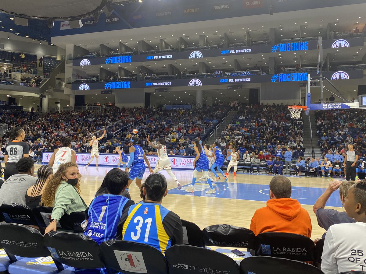 CoachSamDawg's tweet image. Sky vs Mystics game!