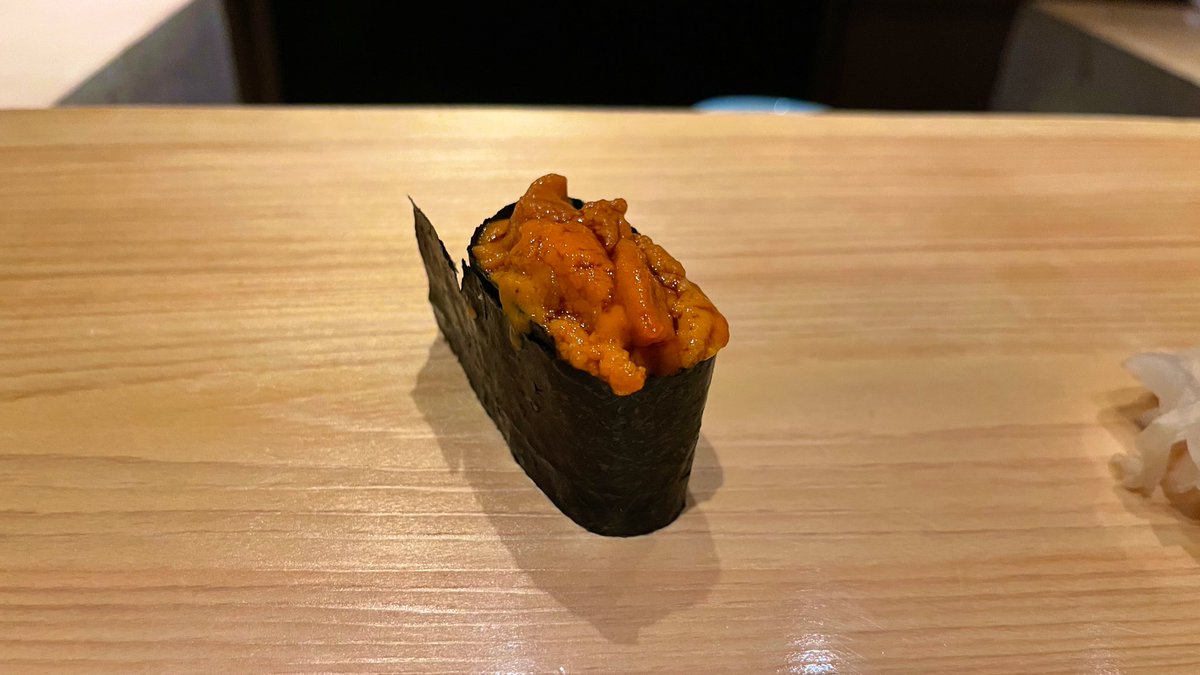 昨晩すしたこさん(@sushi_journal)とご一緒させていただいた鮨利崎の個人的なハイライト。

・シマアジ
・いわし
・はまぐり
・バフンウニ

追加もして、お酒もたくさん飲んで、お鮨についても色々教えていただき。

とてもいい鮨ナイトでした！また行きたい🍣