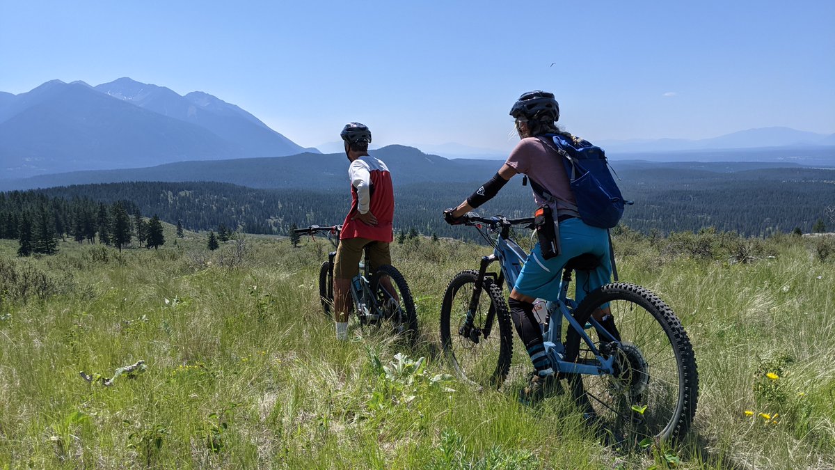 SwansburgRose's tweet photo. I decided to give the running legs a break today, and the parents needed zero convincing to go adventuring; parent-daughter bonding time in #beautifulbc #eastkootenays https://t.co/aOZEKjTg0D