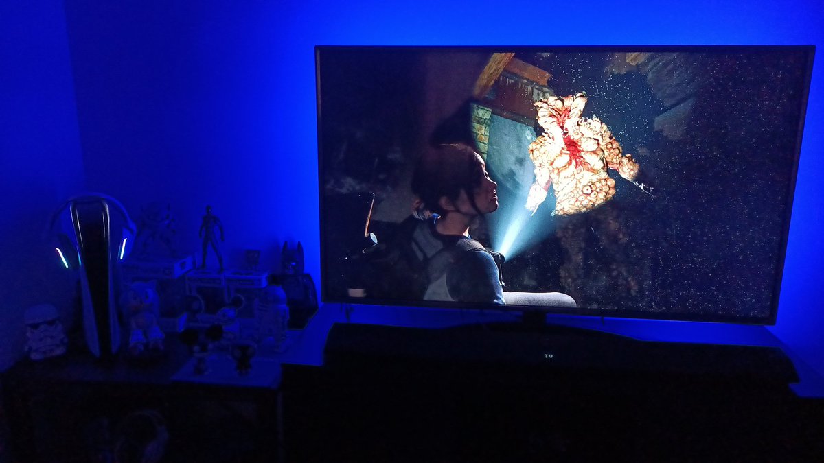 JviGeek84's tweet photo. Me está gustando muchísimo 😍
#Playstation5
#GamerCorner 
#Logitech 
#TheLastofUsPartII https://t.co/KBUUSwFBdk