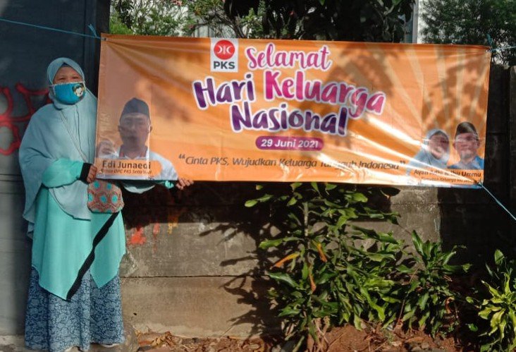 Pemasangan spanduk "Selamat Hari Keluarga Nasional"

(Cinta PKS, Wujudkan Keluarga Tangguh Indonesia)
<a href="/PKSejahtera/">DPP PKS</a> 
<a href="/pks_dkijakarta/">PKS DKI Jakarta</a> 
<a href="/PKSJaksel/">PKS Jakarta Selatan 🇮🇩</a> 
<a href="/SetiabudiPks/">Humas DPC PKS Setiabudi</a>