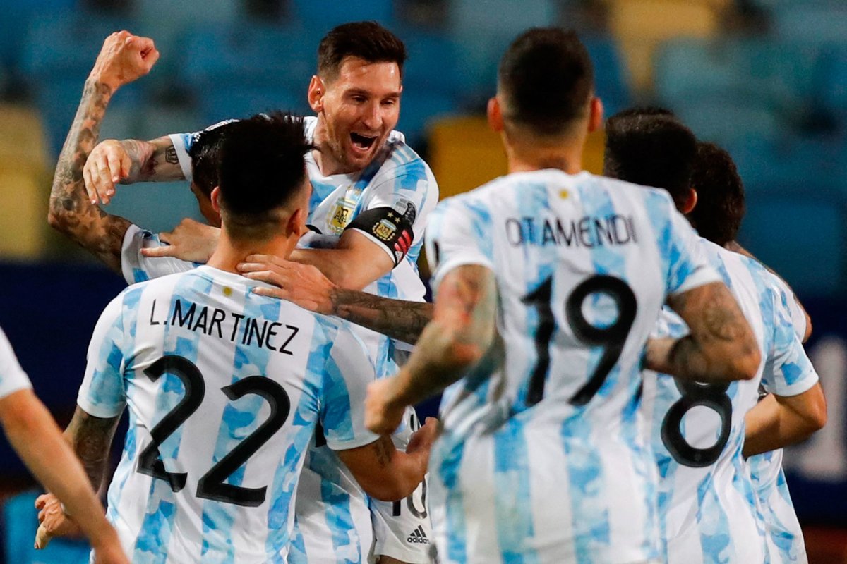 ActuFoot_'s tweet photo. 🔴 L'ARGENTINE REMPORTE LA COPA AMÉRICA, PREMIER TROPHÉE INTERNATIONAL POUR LIONEL MESSI 🇦🇷🐐 https://t.co/aV1BPAIzwB