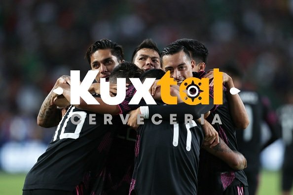 KuxtalBar's tweet photo. ¡Disfruta el arranque de @miseleccionmx en la #CopaOro solo en Kuxtal Cervecería! ⚽️🏆

Adivina el marcador y llévate una cerveza MEGA totalmente gratis. ¡Vamos, México! 🇲🇽

#KuxtalCervecería #México #Fútbol https://t.co/OVv4j0EzcX