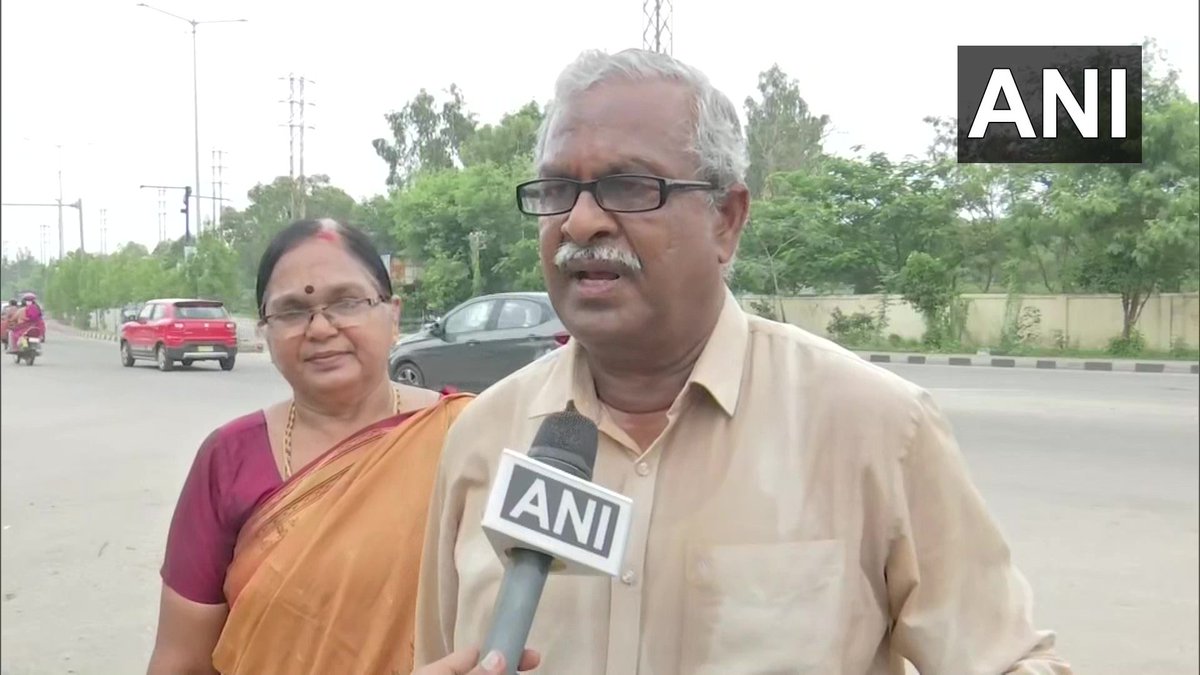 An elderly couple has been filling potholes in Telangana's Hyderabad for the past 11 years.

"I saw accidents every day due to potholes. I even took the matter with the concerned authority but it was not resolved; decided to fix it myself, using my pension": GT Katnam

(ANI)