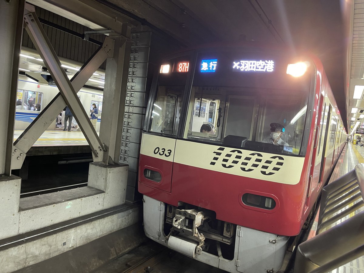taratinn's tweet photo. #京急
#1000形
#1033F
#ドレミファインバータ
#急行羽田空港行き
#ライト点灯
#押上 https://t.co/yqiKwDXEMt