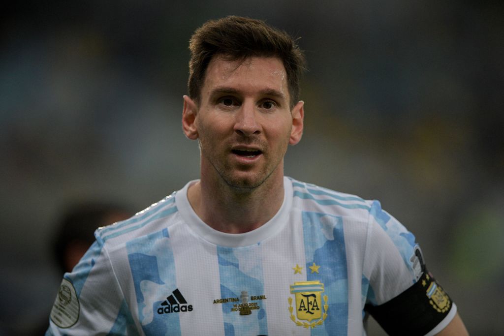 CNNEE's tweet photo. Gloria para Messi: Argentina, campeón de la Copa América

https://t.co/GJEwovCz8O https://t.co/IwNT10CDIx