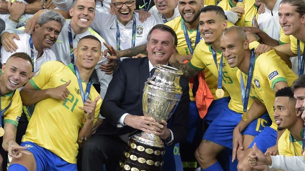 meunaotenhonome's tweet photo. agora bora torcer de verdade pro Brasil!
bora tirar o cara que tá matando mil pessoas por dia!
#ForaBolsonaroGenocida #BoraMessi #BRAXARG https://t.co/PKEDlYFGej