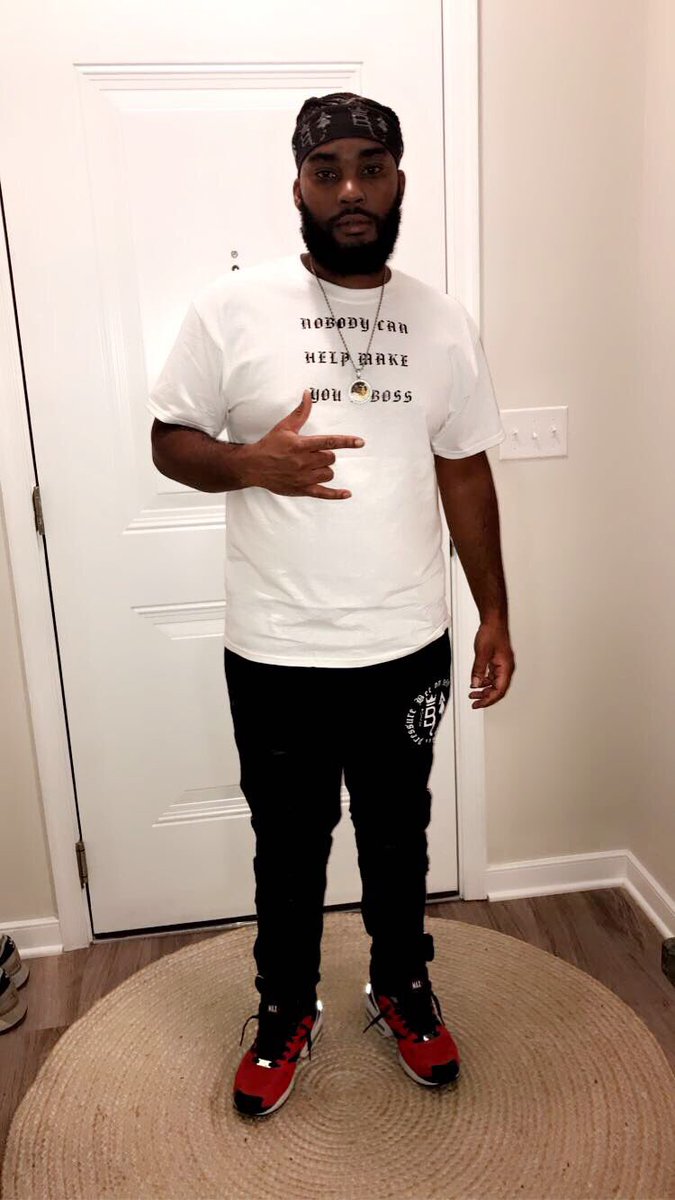 SingToEmBezz's tweet photo. Thankful to be able to celebrate another birthday! God is da greatest! More blessings, More life! #singtoem #pway #youknowit #BU https://t.co/3gWMnhNW2W