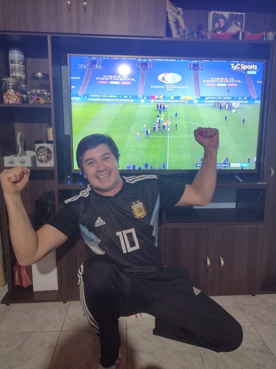 walterhugof's tweet photo. Si, sí, siiii, gracias Dios, gracias Messi, gracias jugadores por entender cómo se juega una final, siiii, Argentina campeón!!! https://t.co/Px9LuRvCGy