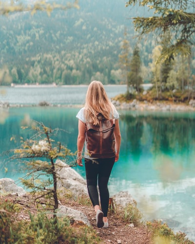 whitedovecrafts's tweet image. Photo By Sarah Egerer | Unsplash 
 #businessbooks #coolt-shirt #humanre #humantrafficking #humanslavery