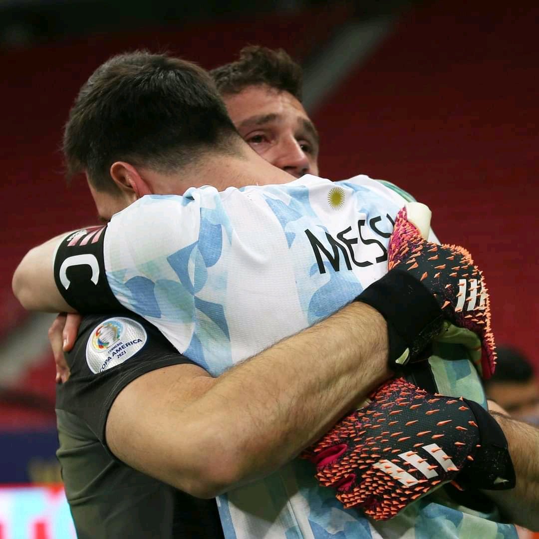 Yaw_Ampofo_'s tweet photo. 🚨

🇦🇷I will tell my kids Lionel Messi won an International trophy with the whole world behind him

#CopaAmericaFINAL https://t.co/65KaMW9GA6