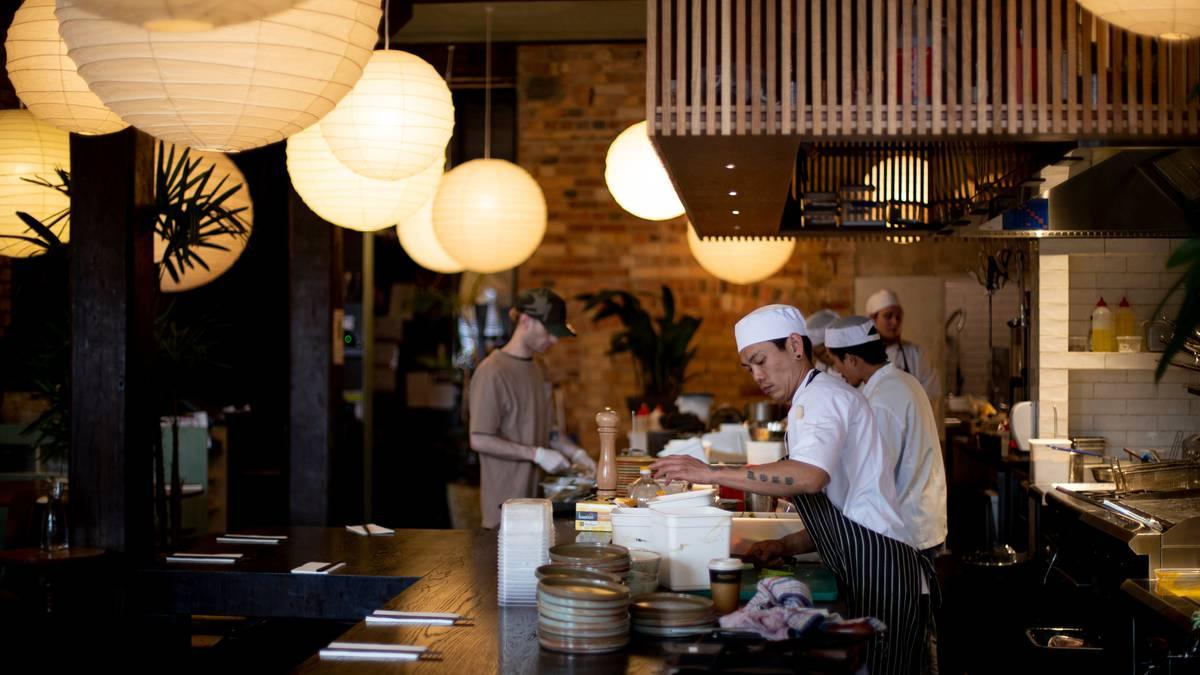 nzherald's tweet image. "I am a NZ citizen and chef who would love to return home to assist Aotearoa's restaurants with skilled labour. But one-way flights cost $5800 and mandatory quarantine is $3100, so I am effectively priced out of returning to my home country." nzherald.co.nz/nz/kiwi-chef-f…